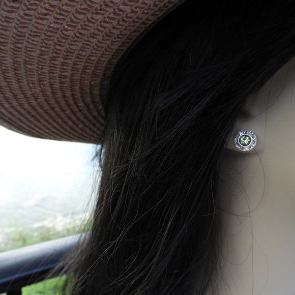 Swarovski Peridot Cat Eyes Rhinestone Earrings - Picture 2 of 8